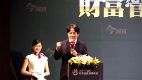 賴清德：台灣如何把握新科技趨勢十分重要2020今周刊第14屆財富管理銀行暨證券評鑑頒獎典禮26日下午在台北舉行，副總統賴清德（右）26日出席表示，全球邁入5G及工業4.0新時代，科技創新扮演關鍵角色，台灣該如何把握新科技趨勢，顯得十分重要。中央社實習記者曾守一攝　109年8月26日