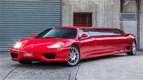 ▲法拉利360 Modena加長禮車。（圖／翻攝Carsales網站）

