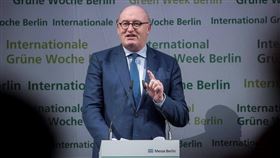 歐洲聯盟（EU）貿易執行委員霍根近日捲入政治醜聞，在各界批評聲浪高漲下，他26日宣布辭職。（圖取自facebook.com/PhilHoganEU）