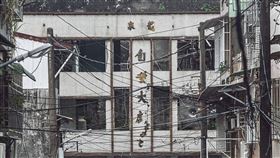 時代潮流吞沒屏東電影院　多數改建少數留存屏東電影院全盛期在1970年代，這些電影院逐漸被時代潮流吞沒，原建築多數改建，少數舊電影院如內埔鄉龍泉村的自來大戲院，是還留存著戲院名字的原建築。（屏東縣政府提供）中央社記者郭芷瑄傳真　109年8月27日