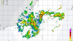 氣象局預估大雨會下到入夜。（圖／翻攝自氣象局網站）