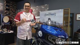 陳金鋒擔任重機一日店長。（圖／記者王怡翔攝影）