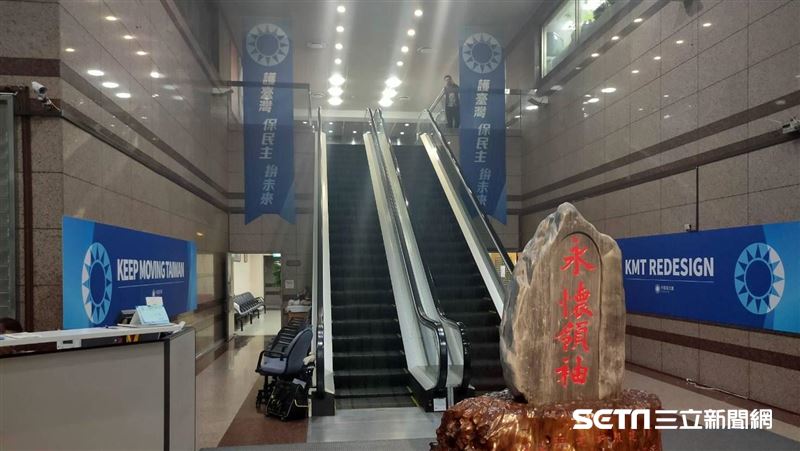 放棄了？國民黨拆「重返執政」看板