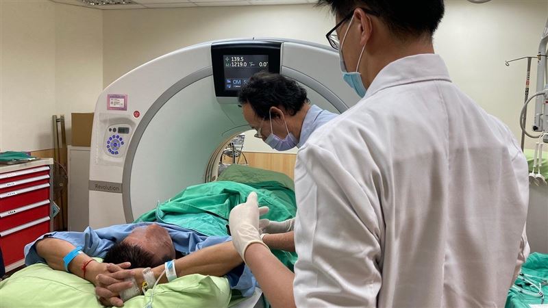 以為是感冒　他發燒5天險釀敗血症