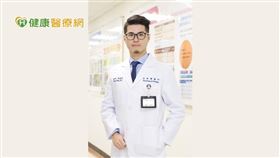 萬芳醫院血液腫瘤科胡名宏醫師表示，使用CDK4/6抑制劑合併抗荷爾蒙藥物治療，能控制病況，也能大幅提升生活品質。