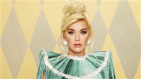 西洋樂壇超級天后 泰勒絲 凱蒂佩芮同台較勁 泰勒絲持續發威全美排行超狂四連霸 凱蒂佩芮寶寶加新專同時報到 雙喜臨門超風光 環球唱片提供