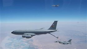 首度曝光，AIT罕見揭台F16赴美基地訓練空中加油畫面（圖／翻攝美國在台協會臉書）