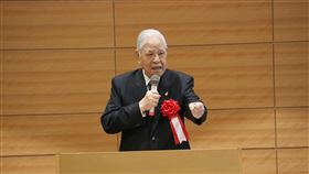 李登輝日本國會設施演講　預言再活5年前總統李登輝2015年7月22日在日本眾議院議員會館以日語演講時說：「我能為台灣做事的時間大約只剩5年，為了打造更成熟的民主社會，想把餘生獻給台灣。」中央社記者楊明珠東京攝　109年8月23日