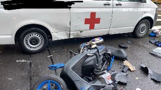 男自摔撞救護車　留假資料還反告司機