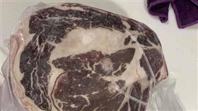 戰斧牛排冷凍2年！她拿出冰箱見色澤驚呆…老饕下秒吐這句