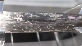 岐阜縣航空宇宙博物館展示的日本刀「天鐵刀」，是利用以金屬為主成分、被稱為「隕鐵」的隕石所打造。（圖取自twitter.com/SORAHAKU324）