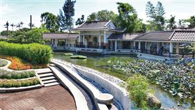 ▲江南園林的美麗造景，吸引民眾們流連在庭園之中。（圖／楊育禎提供）