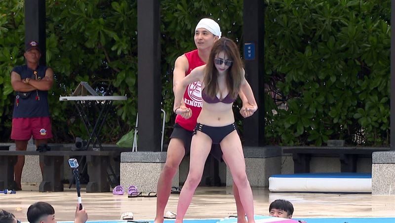 扯豪乳女神比基尼　王少偉起生理反應