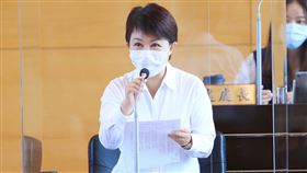 中市政風處長人事案　盧秀燕：仍待法務部協商台中市新任政風處長詹政曇遲未獲台中市長盧秀燕布達接見，盧秀燕（前）28日在市議會答詢表示，市府仍在等待法務部協商，但法務部好像比較忙，「像極了愛情」。中央社記者郝雪卿攝　109年8月28日