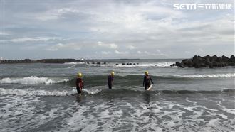 新／2兒遭浪打上岸⋯父清晨尋獲遺體
