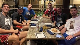 NBA／金童曬照！巴爾幹兄弟幫帥翻
NBA,巴爾幹半島,歐洲,Luka Doncic,Goran Dragic,Vlatko Cancar,Kristaps Porzingis,Boban Marjanovic,Nikola Jokic,Nikola Vucevic
翻攝自推特