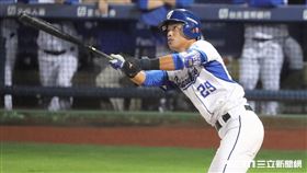 ▲富邦悍將外野手申皓瑋敲出2分砲。（圖／記者劉彥池攝影）