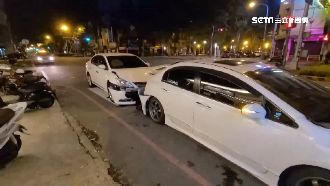 疑恍神釀車禍　台中妙齡女撞路邊2車