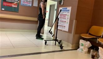 新／館長將直播？徒弟拿腳架入病房