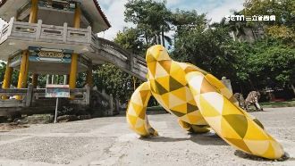 宜裝置藝術遭破壞　發光黑鹿慘被支解