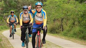 秋天鐵馬行好時節　香格里拉環騎金門9/10報名由金門國家公園管理處舉辦的香格里拉環騎金門活動將於11月14日登場，9月10日上午9時開放網路報名。活動分A線全長80公里，環繞大金門島一圈；B線100公里，環繞大金門島及烈嶼鄉。（金門國家公園管理處提供）中央社記者黃慧敏傳真　109年8月29日