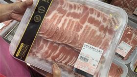 教育部：學校供應膳食　一律採用國內牛、豬肉總統蔡英文28日宣布將鬆綁瘦肉精美豬以及30月齡以上的美牛進口。教育部表示，依據「學校衛生法」規定，要求學校一律使用國內優質豬肉、牛肉的生鮮食材，讓孩子吃得安心、家長放心。圖為大賣場販售台灣國產豬肉製品。中央社　109年8月28日