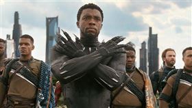 《黑豹》查德威克鮑斯曼（中）驚傳病逝讓漫威迷震驚。（圖／翻攝自查德威克鮑斯曼IG）