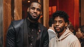 詹皇貼出合照悼念Chadwick Boseman。（圖／翻攝自LeBron James IG）