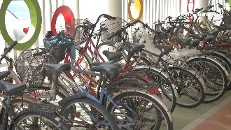 獨／610萬小港停車塔成腳踏車墳場