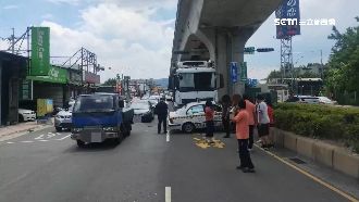 駕訓學員太緊張　教練出手仍遭大車撞
