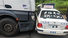 新北市，泰山，駕訓班，學員，左轉，大貨車，推撞