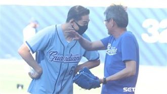 AKIRA開球　偶像郭泰源指導嗨爆