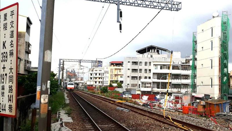 台鐵電車線斷落　台南=保安恢復通車