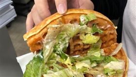 她叫外送點牛肉鬆餅「找不到牛肉」　下秒在這發現超糗（圖／翻攝自PTT）