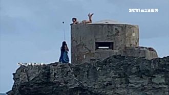 拍美照搏命？比基尼女爬逾2米高碉堡