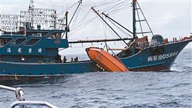 桃園,大陸,漁船,翻覆,賴比瑞亞籍貨輪（圖／翻攝畫面）