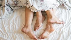 外遇、劈腿、偷吃、偷腥、上床。（示意圖／取自免費圖庫Pexels）