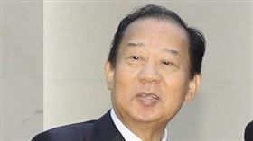 日本執政黨自民黨幹事長二階俊博（左）原本11月要率團到中國參加中日執政黨交流協議會，但中方要求日方人數必須是訪台國會議員團人數的2倍，導致破局。圖為4月二階俊博於北京會見中國國家主席習近平。（檔案照片／共同社提供）