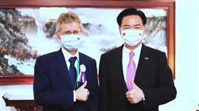 捷克參議院議長韋德齊、外交部長吳釗燮（圖／翻攝自Miloš Vystrčil臉書）