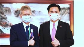 捷克參議院議長韋德齊、外交部長吳釗燮（圖／翻攝自Miloš Vystrčil臉書）