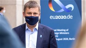 捷克參議院議長維特齊率團到台灣訪問，中國外交部長王毅卻公開反對維特齊訪問台灣，捷克外交部長佩崔傑克（圖）今天反批中國「過分」。（圖／翻攝自twitter.com/TPetricek）
