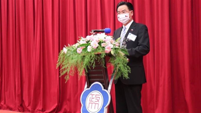 捷克團訪　政大校長：最難風雨故人來