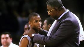 Allen Iverson發文悼念恩師John Thompson。（圖／翻攝自Iverson推特）