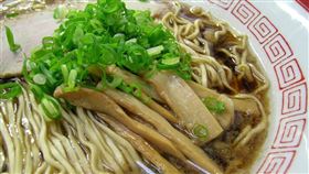 日本廣島尾道以「尾道拉麵」著名，發明者其實是台灣人。圖為尾道拉麵。（圖取自facebook.com/ononavi.jp）