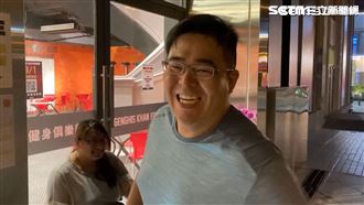 館長台中店試營運　狂粉漏夜凌晨排隊