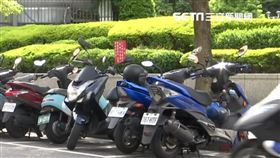 機車反向停! 揭秘