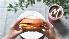 麥當勞開賣新早餐「焙果堡」。（圖／業者提供）