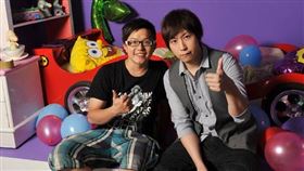 王建揚曾與五月天阿信合作辦展，當時阿信還力挺他創作。（圖／翻攝自王建揚臉書）