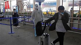 達美航空復飛中國上海首航班，27日清晨抵達上海浦東機場。（圖／翻攝自中新網）