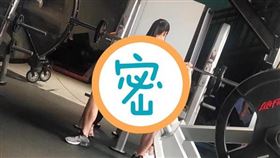 健身房驚見男女觀音坐騎式運動 網：濕人叫戀（圖／翻攝自爆廢公社）